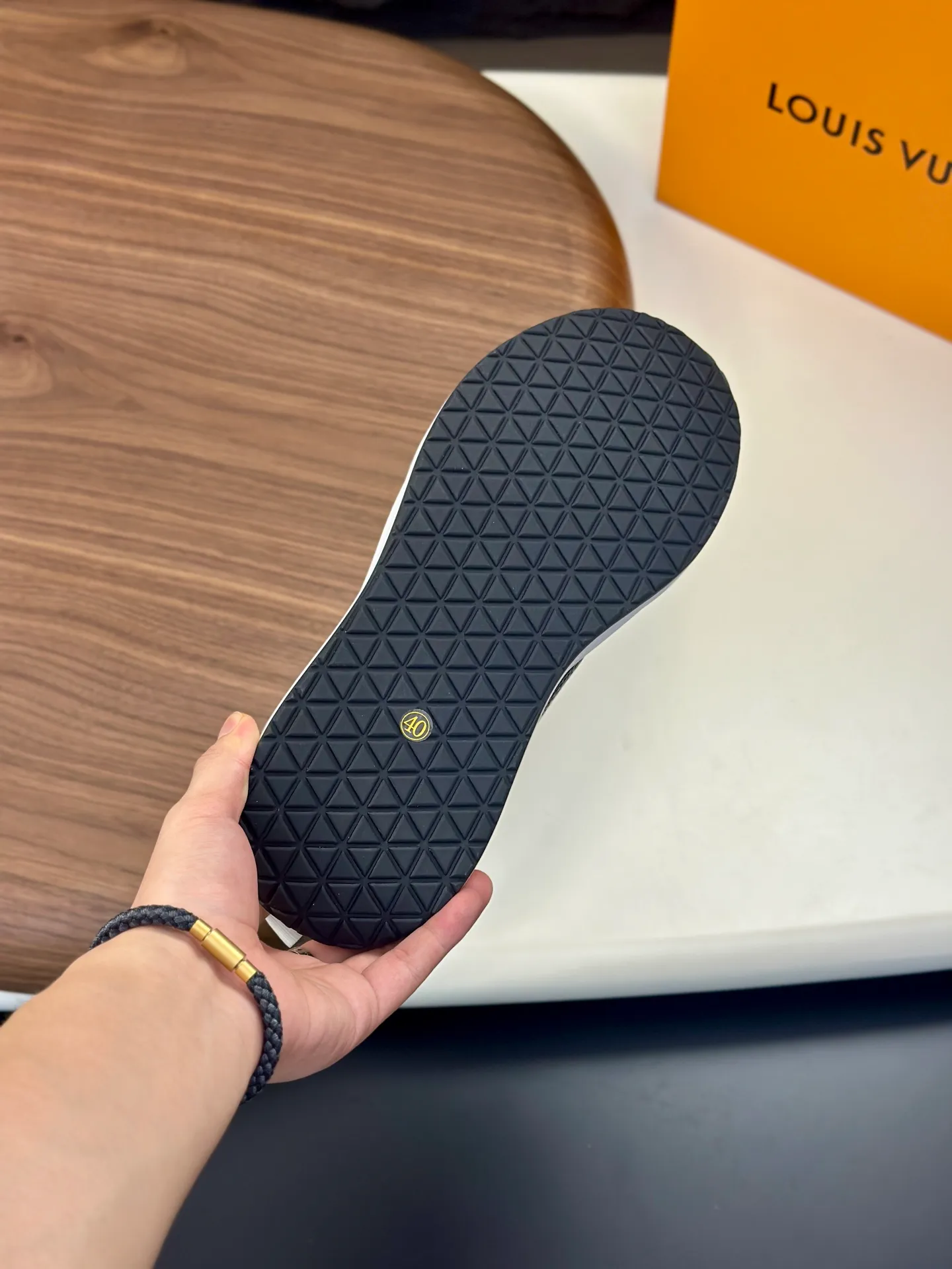 Men's shoes💰780 Lv 🔍Top purchasing agent🇮🇹 Louis Vuitton, the sports sneaker counter is synchronized, the uppers are imported from Italy, high-quality splicing colorful and complex crafts, the imported mesh padding is soft and comfortable, soles: original soles specially provided by the original factory, T men's men's shoes 💰U exclusive movable molded soles are super comfortable, original factory and single goods, 🔍🔍high quality, you can enter and leave the counter at will, welcome to compare, code number 38-44 (customized 45)